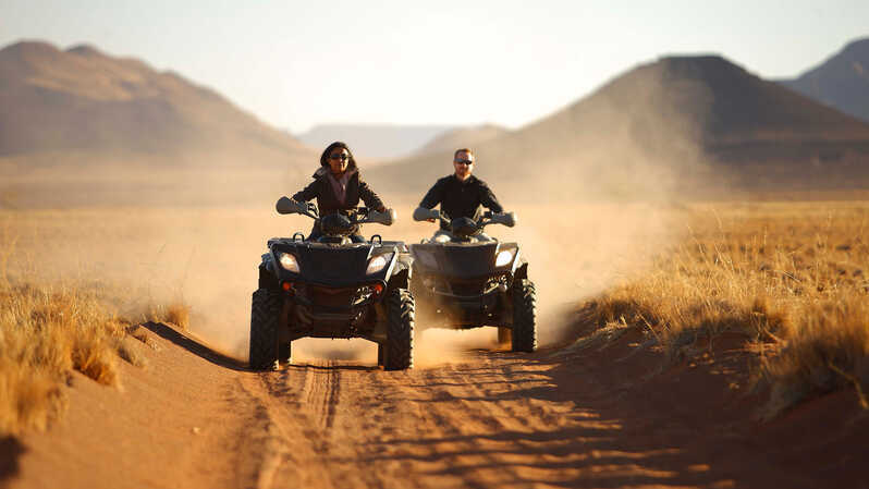 Hurghada: 5-stündige Quad Tour, Kamelritt, Abendessen, Show