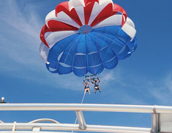 Hurghada: Parasailing Adventure with Private Hotel Pickup