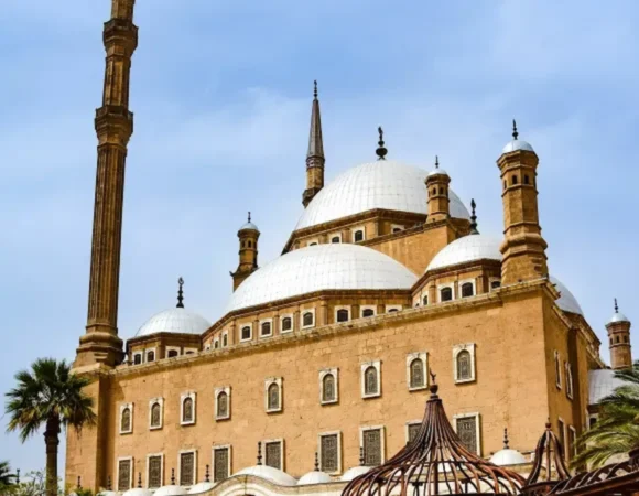 overnight tour to Cairo