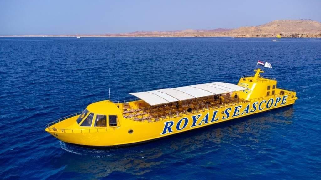 Hurghada: Royal Seascope Submarine Cruise with Snorkel Stop