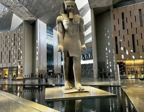 Hurghada to Grand Egyptian Museum, Pyramids & Sphinx Day Trip
